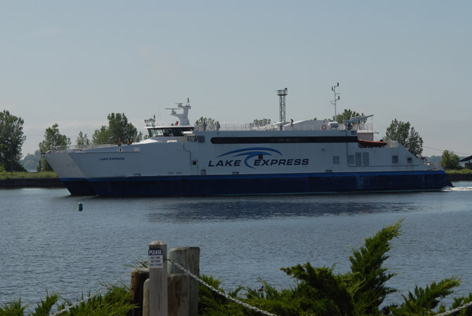 Lake Express arriving Muskegon - 928