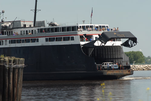 Stern gate open and reversing into the slip - 939